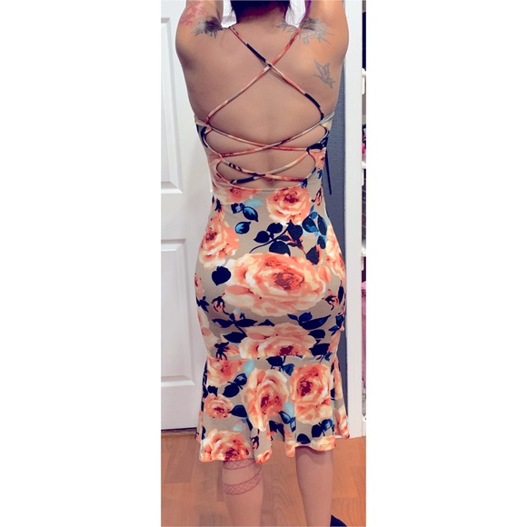 Floral strappy midi dress - Picture 3 of 3
